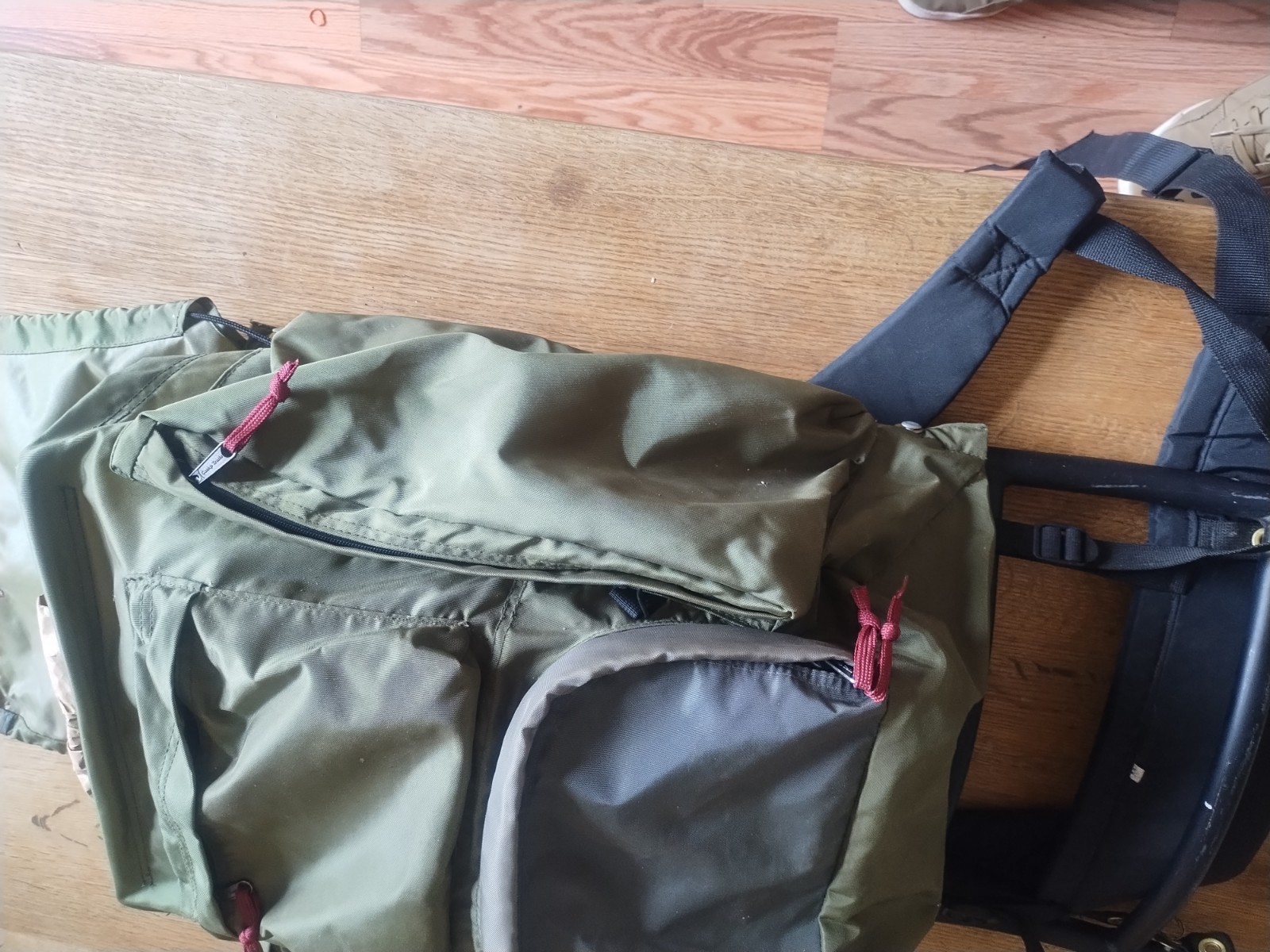  Camp Trails   Aluminum Frame,  5 Pockets Back Pack 2