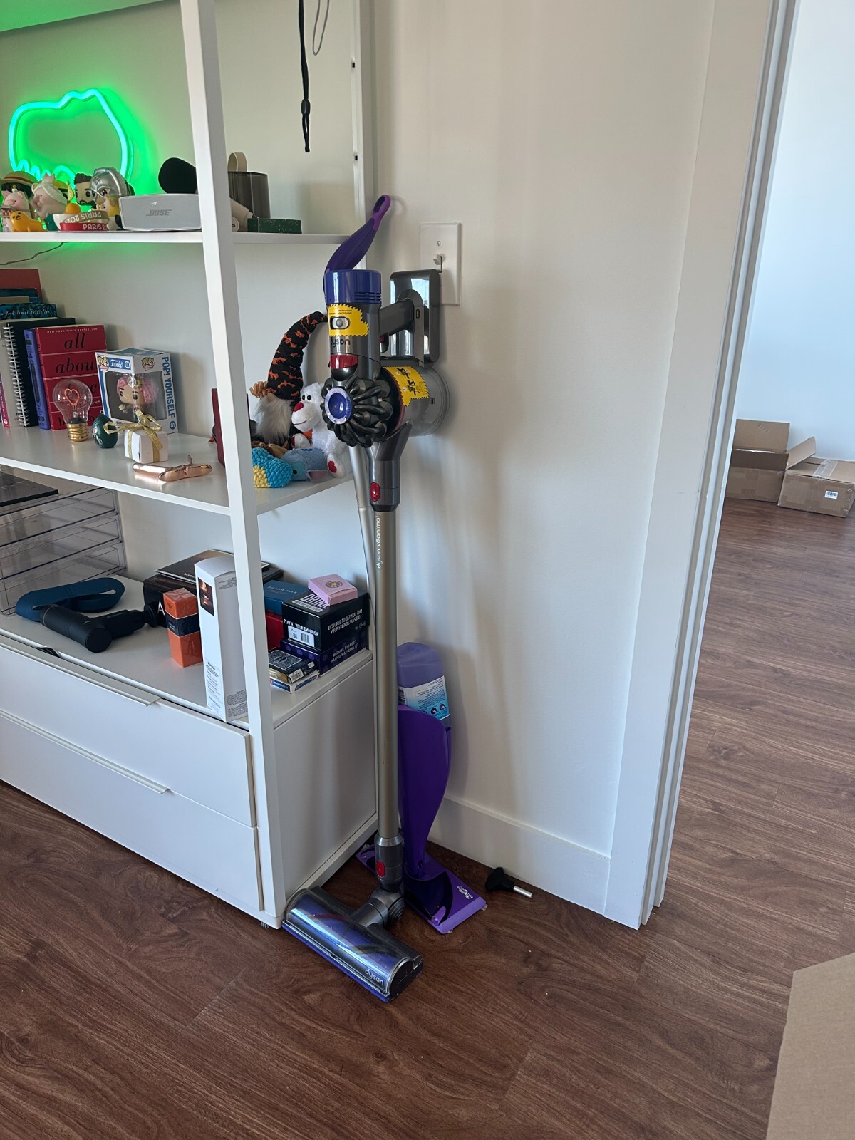 Dyson V8 Stick Vacuum Cleaner - Silver/Nickel (400473-01) gallery