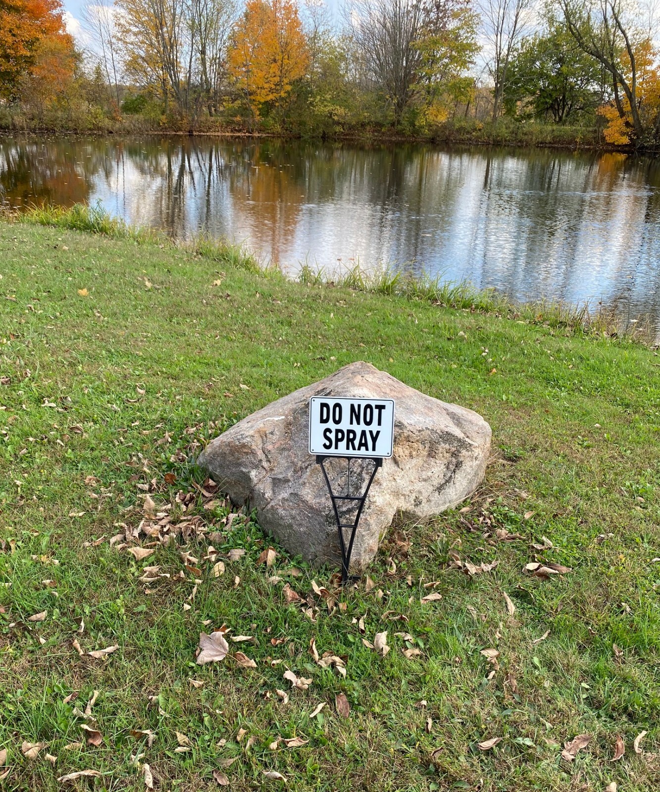 "DO NOT SPRAY" WARNING SIGN, METAL, HEAVY DUTY gallery