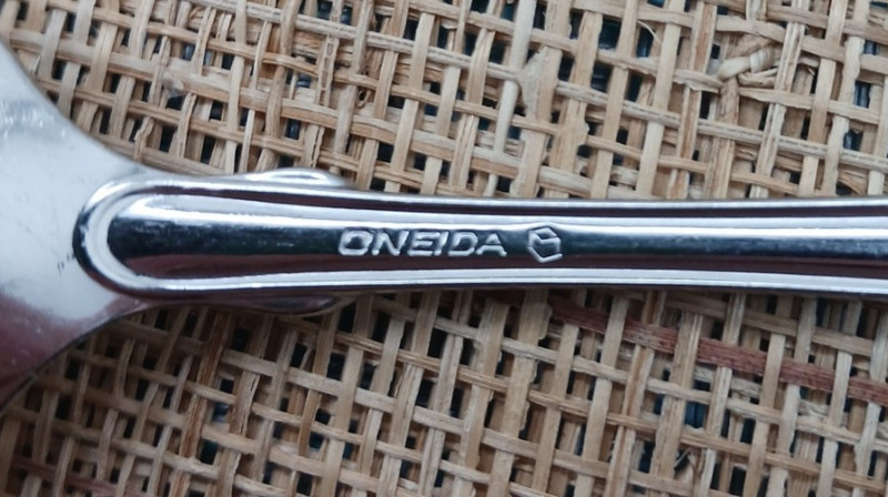 Oneida Classic Shell Stainless Teaspoon Free Ship! gallery