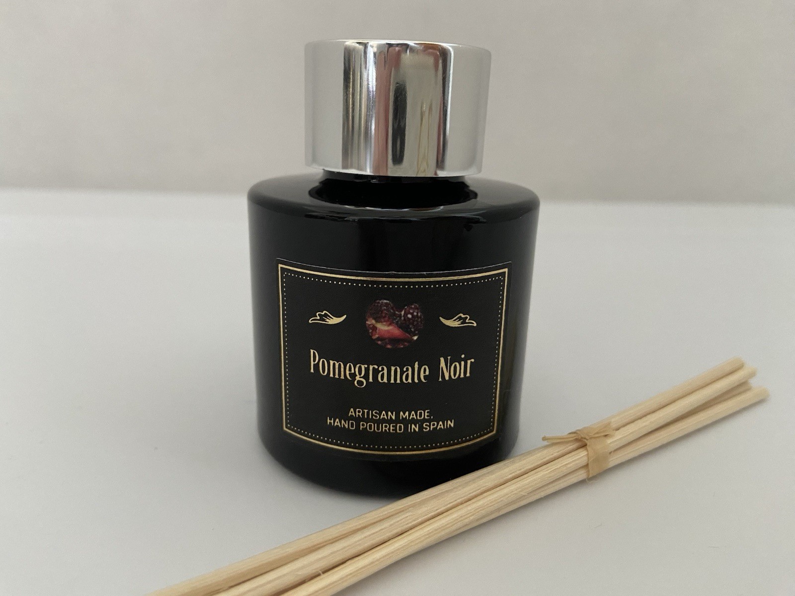 NEW Vila Hermanos mini diffuser & reeds 1.69 oz POMEGRANATE NOIR Made in SPAIN gallery