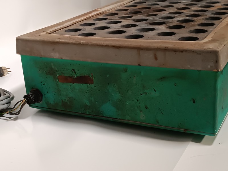 Custom hot block with 2-prong plug, 19.5 x 13 x 5 inches, loose frame as shown gallery