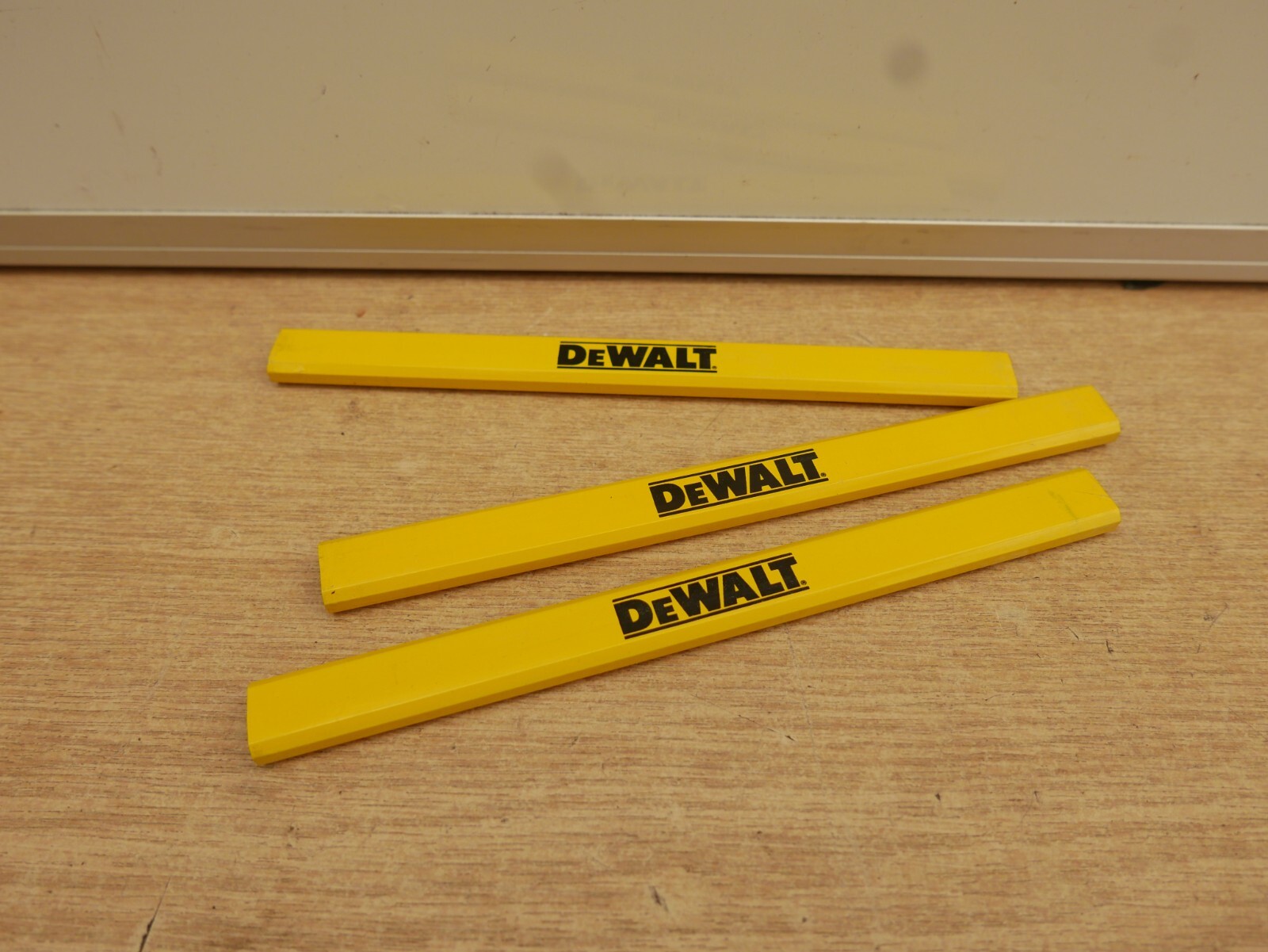 3 x DeWALT LOGO CARPENTRY PENCILS MEDIUM + LANYARD gallery