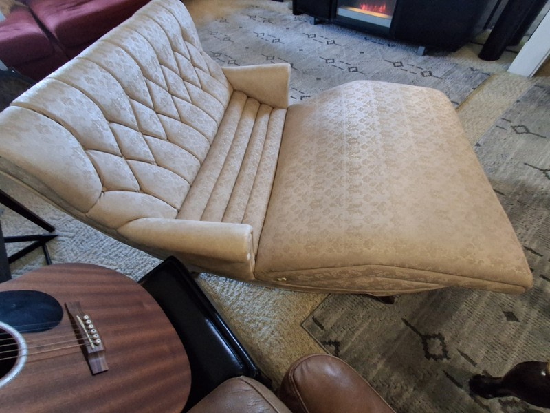 MCM Pristine Condition CONTOUR "The Cimberly" CUDDLER WITH CANVAS MAT. gallery