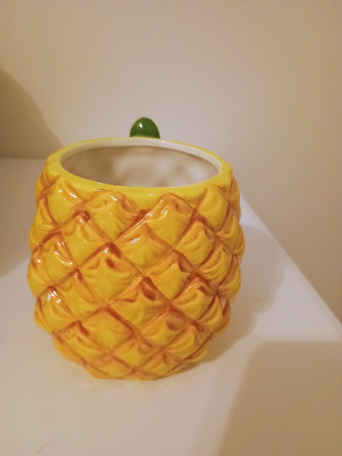 Pineapple Shaped Ceramic Mug – Tropical Tiki Style with Green HandleFun... gallery