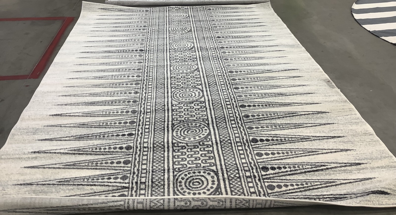 IVORY / GREY 6'-7" x 9'-0" Back Stain Rug, Reduced Price 1172678512 EVK226D-6 gallery