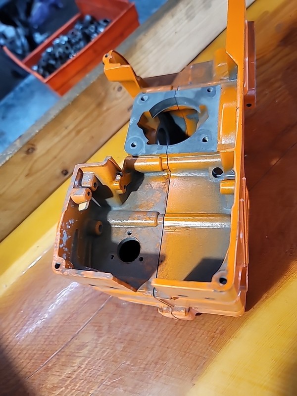 Olympic 261 Crankcase Assembly Both Halves New OEM Orange gallery