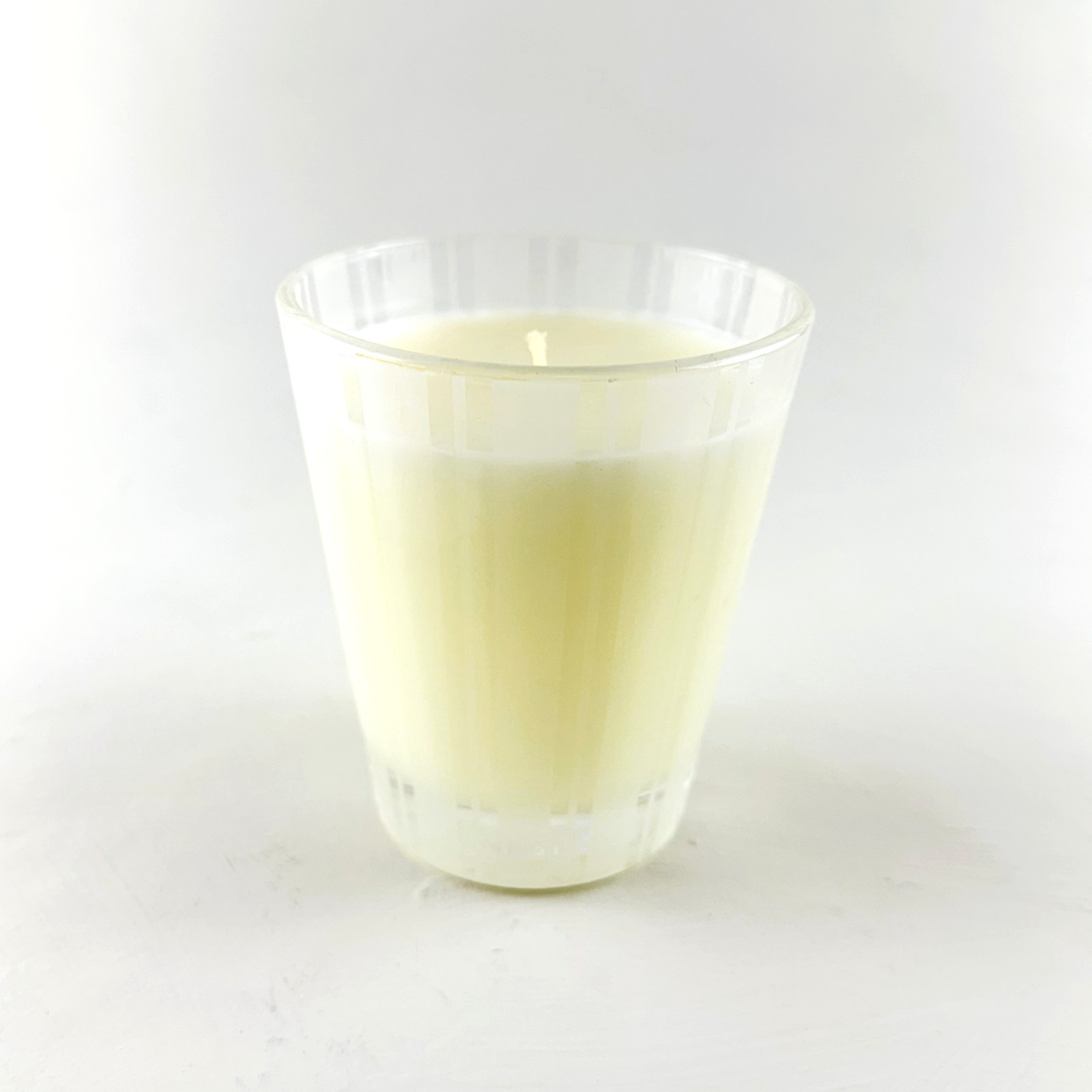 NEST Grapefruit 8.1oz Scented Candle No Box Cosmetic Misfit Retails $50 gallery
