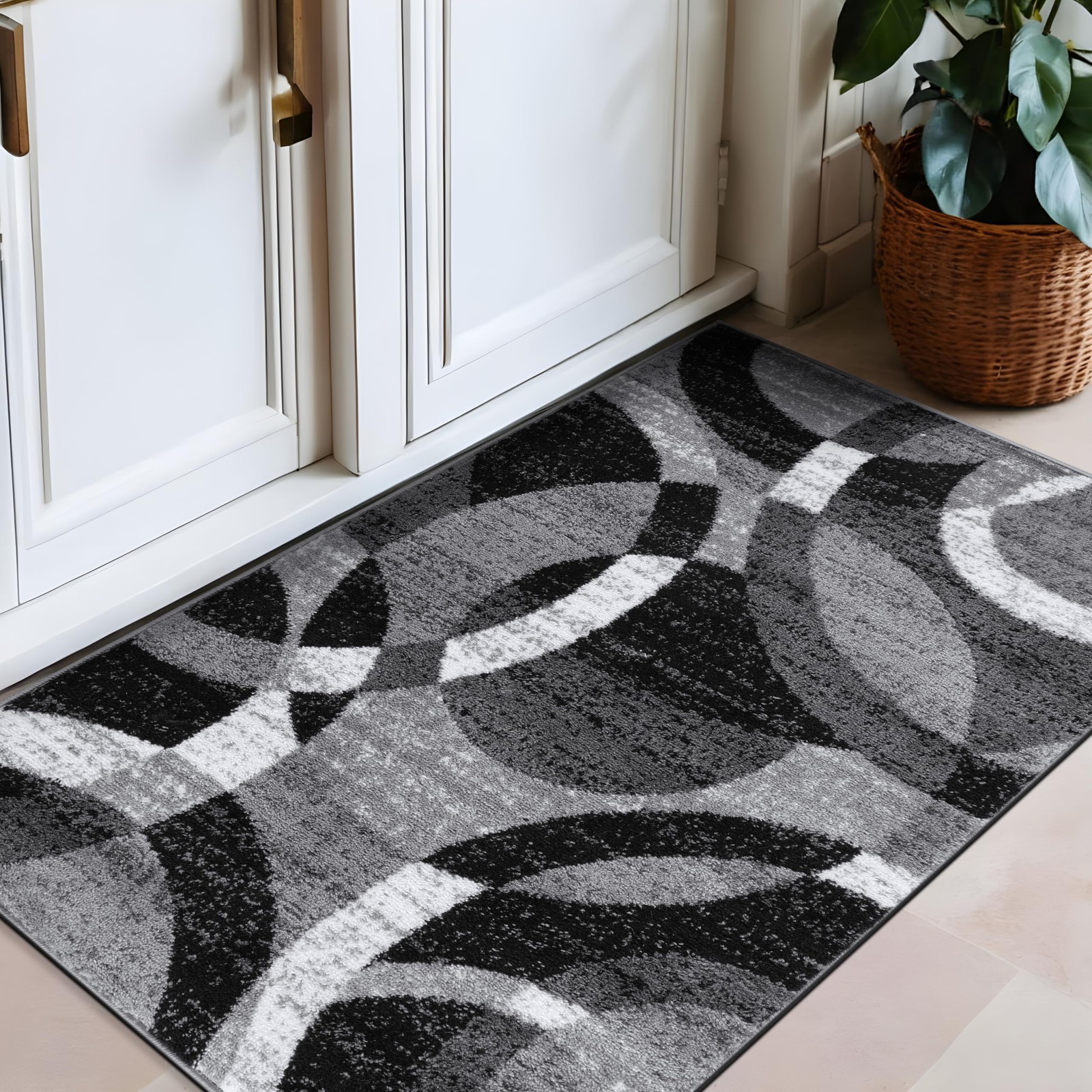 Grey Rectangular 2 7 X 4 Area Rug Soft Plush Polypropylene Indoor Rug gallery