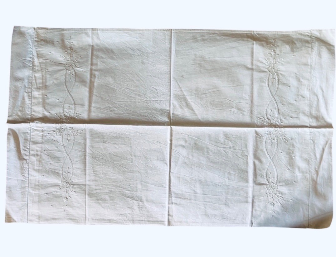 Madeira Embroidered Pillowcase Pair With Envelope Closure & Buttons VTG gallery