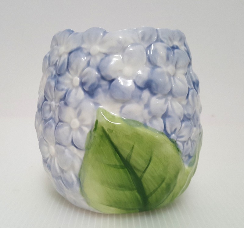 Williams Sonoma Figural Hydrangea Mug 15 OZ NEW Blue Flower Spring Easter gallery