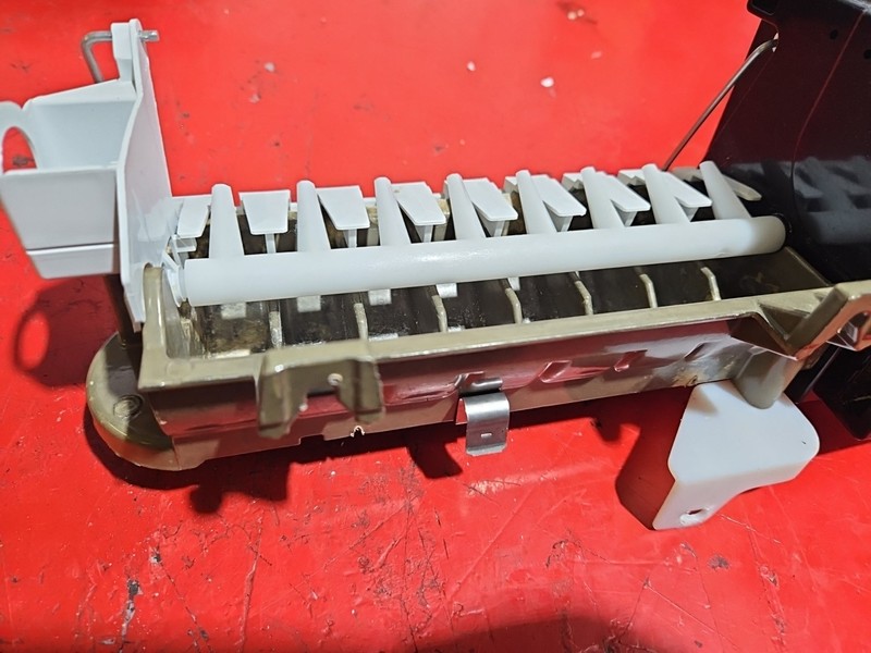REFRIGERATOR ICEMAKER ASSEMBLY (replaces W10190965, W11381372) WPW10190965 (322) gallery