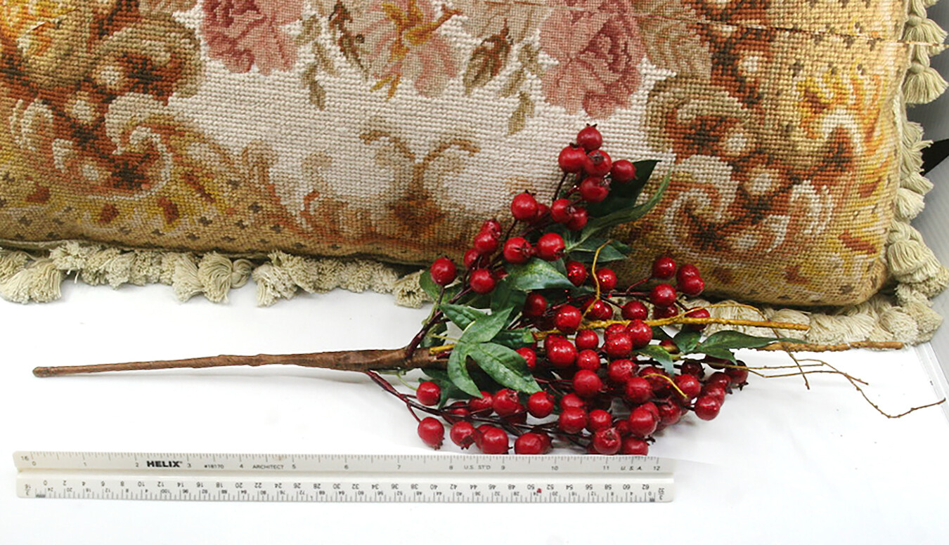 CHRISTMAS RED BERRIES LEAVES & TWIGS FLORAL SPRAY STEM HOME DECOR DECORATION 16" gallery