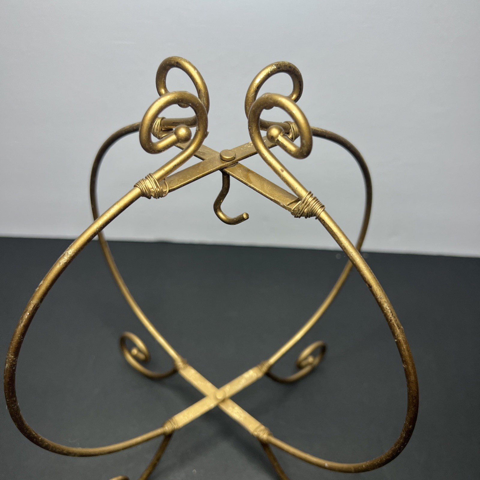 PIER 1 IMPORTS Goldtone Foldable Single Ornament Holder Display Stand-See info. gallery