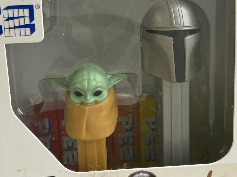 Star Wars Mandalorian and Grogu Pez (exp 10/11/26) with 2 Colortivity Books NEW gallery