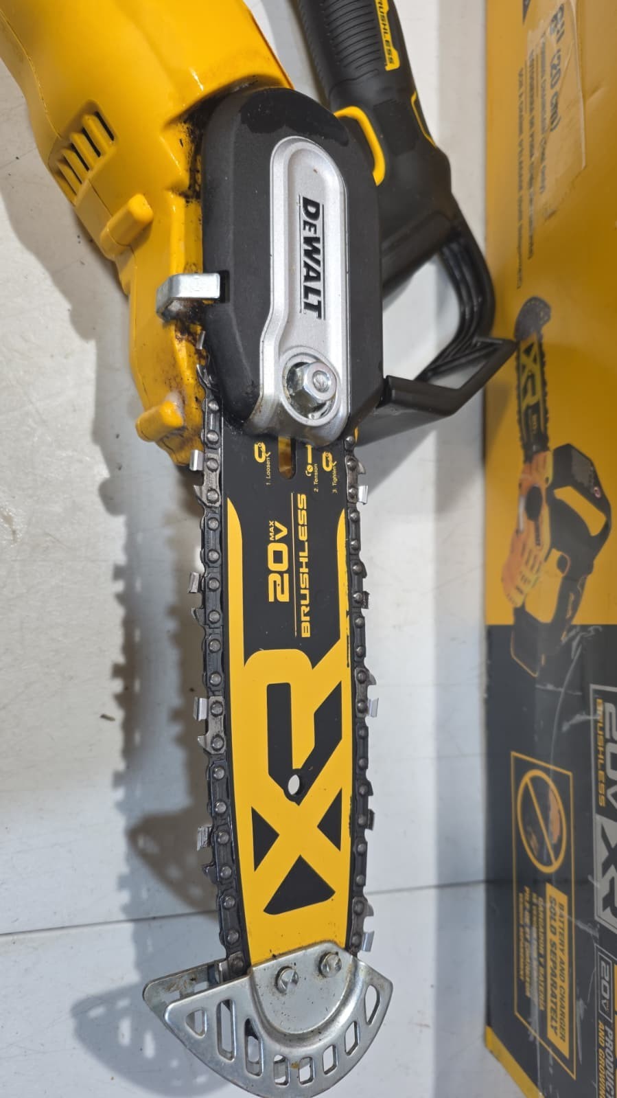[Open-Box] (DCCS623B) Dewalt Max 8" 20V Pruning Electric Cordless Chainsaw gallery