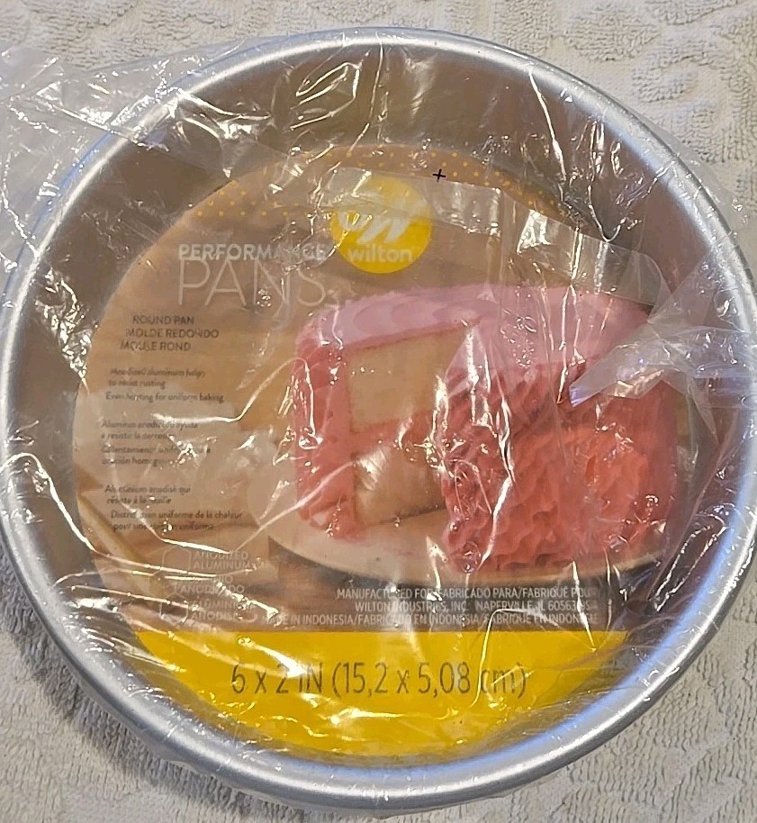 Wilton Cake Pan Performance Round 6x2" New In Package Aluminum (23) gallery
