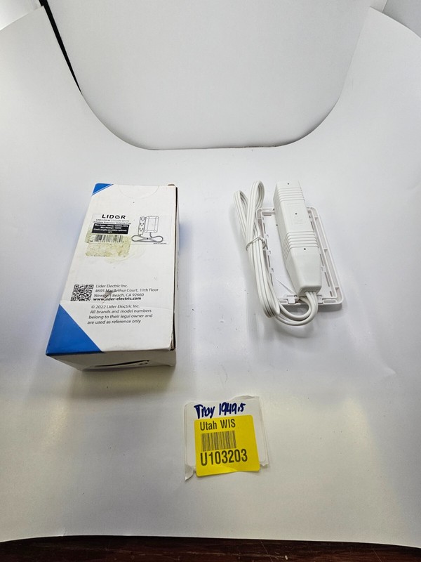 LIDER Flat-Face 3 Outlets Extension Wallplate Plug 125VAC 60Hz 3ft LWE3-315-W gallery