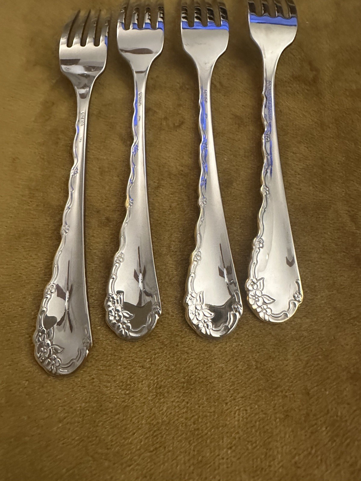 (4) DINNER FORKS Oneida Community GOLDEN BELLE ROSE Stainless Flatware gallery
