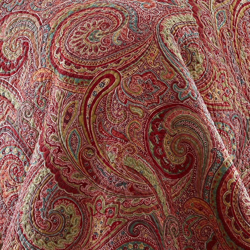 Spruce Red Quilt Set - Full/Queen Quilt (88x92in.) + Two Standard Pillow Shams ( gallery