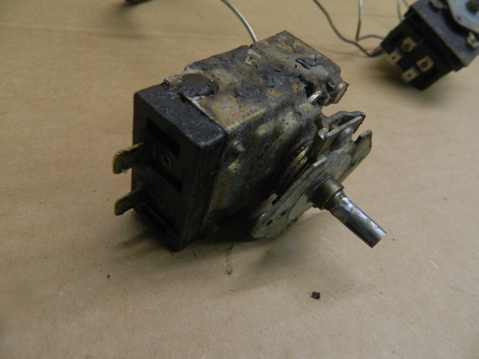 Wolf Range Thermostat Set - 1 Each Part # 714902 805787 gallery