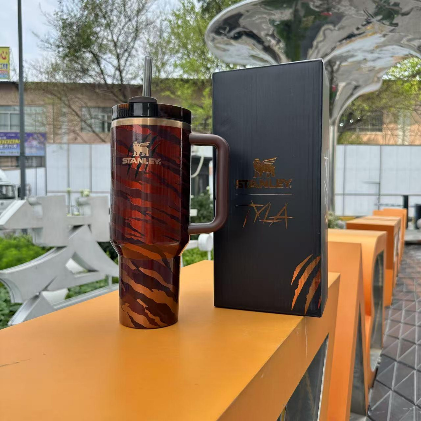 Stanley The Tyla Tyger Quencher H2.0 FlowState Tumbler 40OZ gallery
