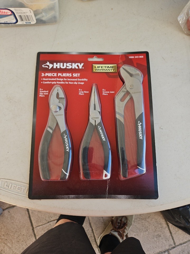 Husky 3 Piece Pliers Set 6in Slip Joint 6in Long Nose 8in Groove Joint Pliers gallery
