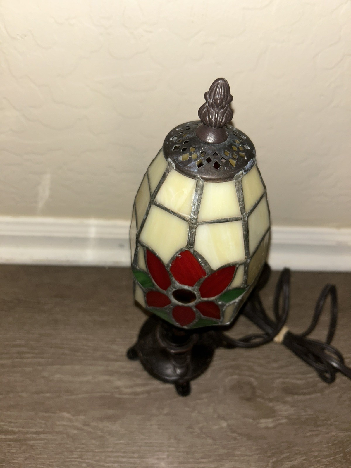 Cracker Barrel Tiffany Style Stained Glass POINSETTIA Mini Lamp vintage gallery
