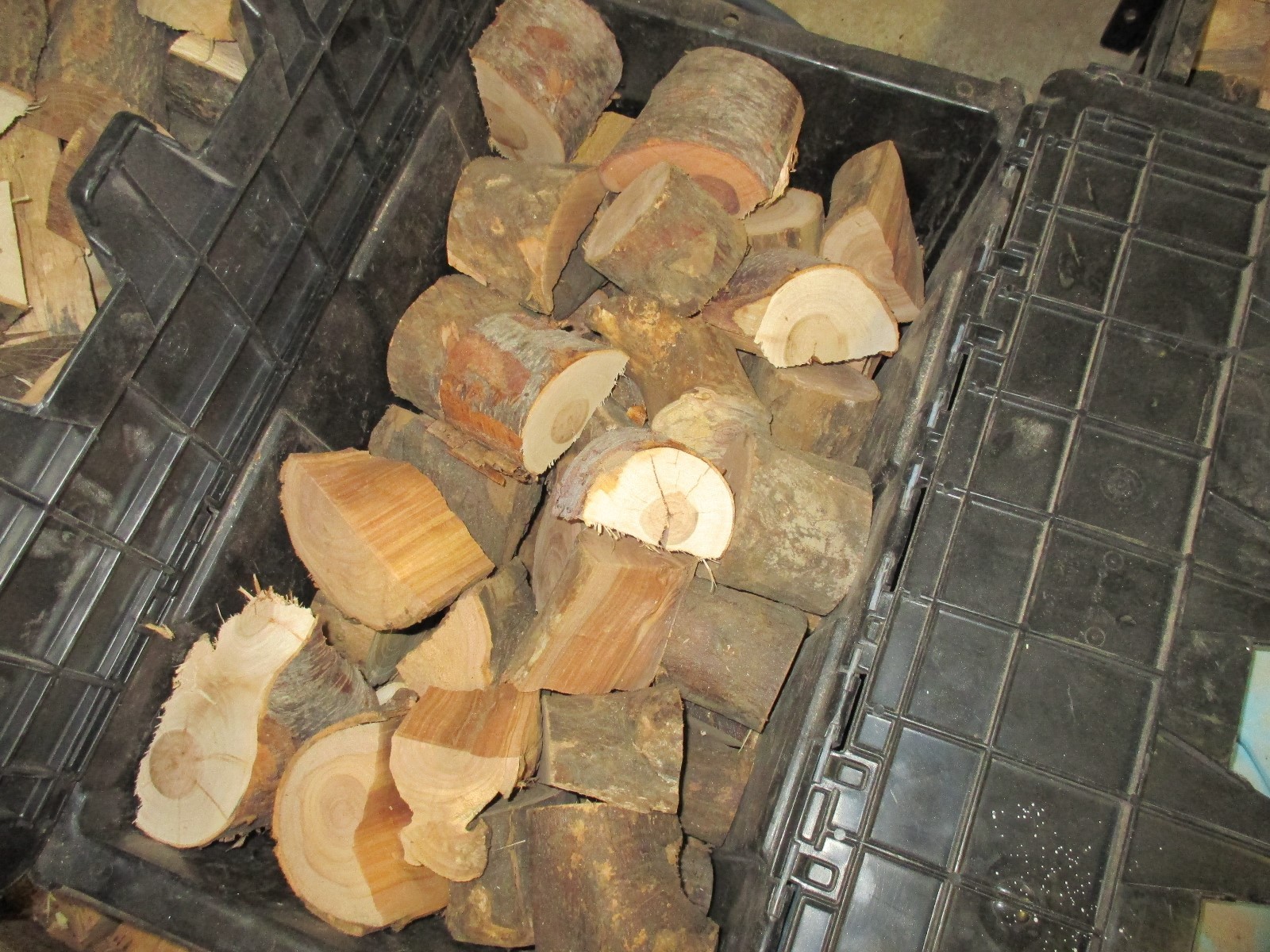 Seasoned Apple Wood Chunks for Grilling Smoking Barbecue Competition Size gallery