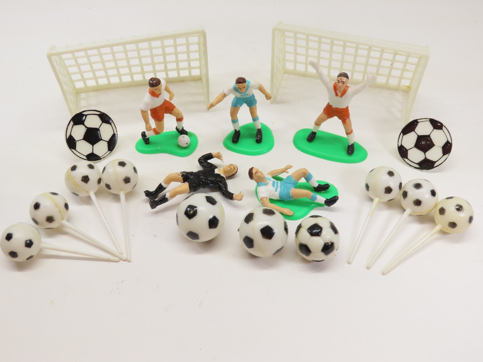 Soccer Cupcake Cake Toppers Picks Players Net Balls Vintage D2752 gallery