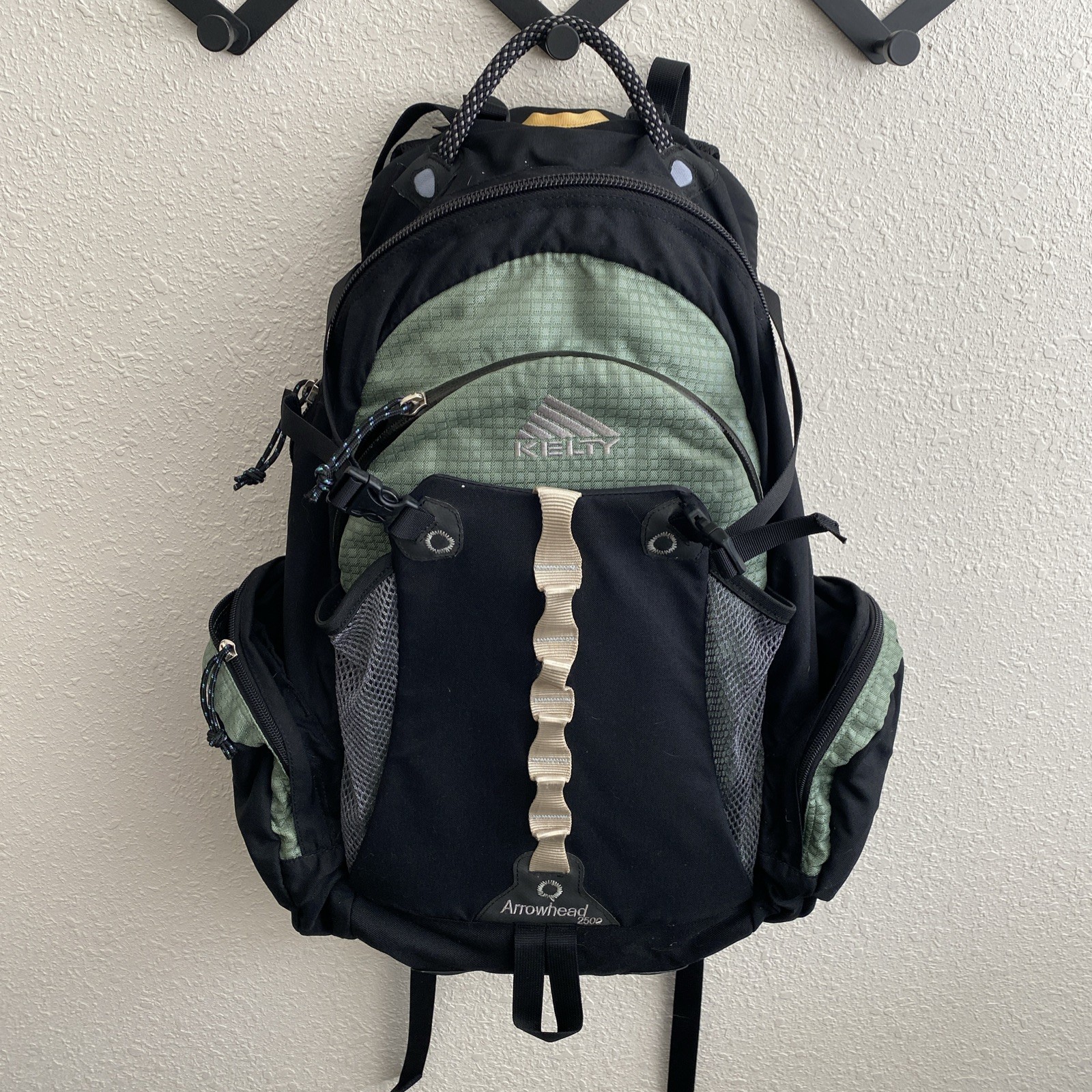 Kelty Arrowhead 2500 Internal Frame Backpack Black/Green