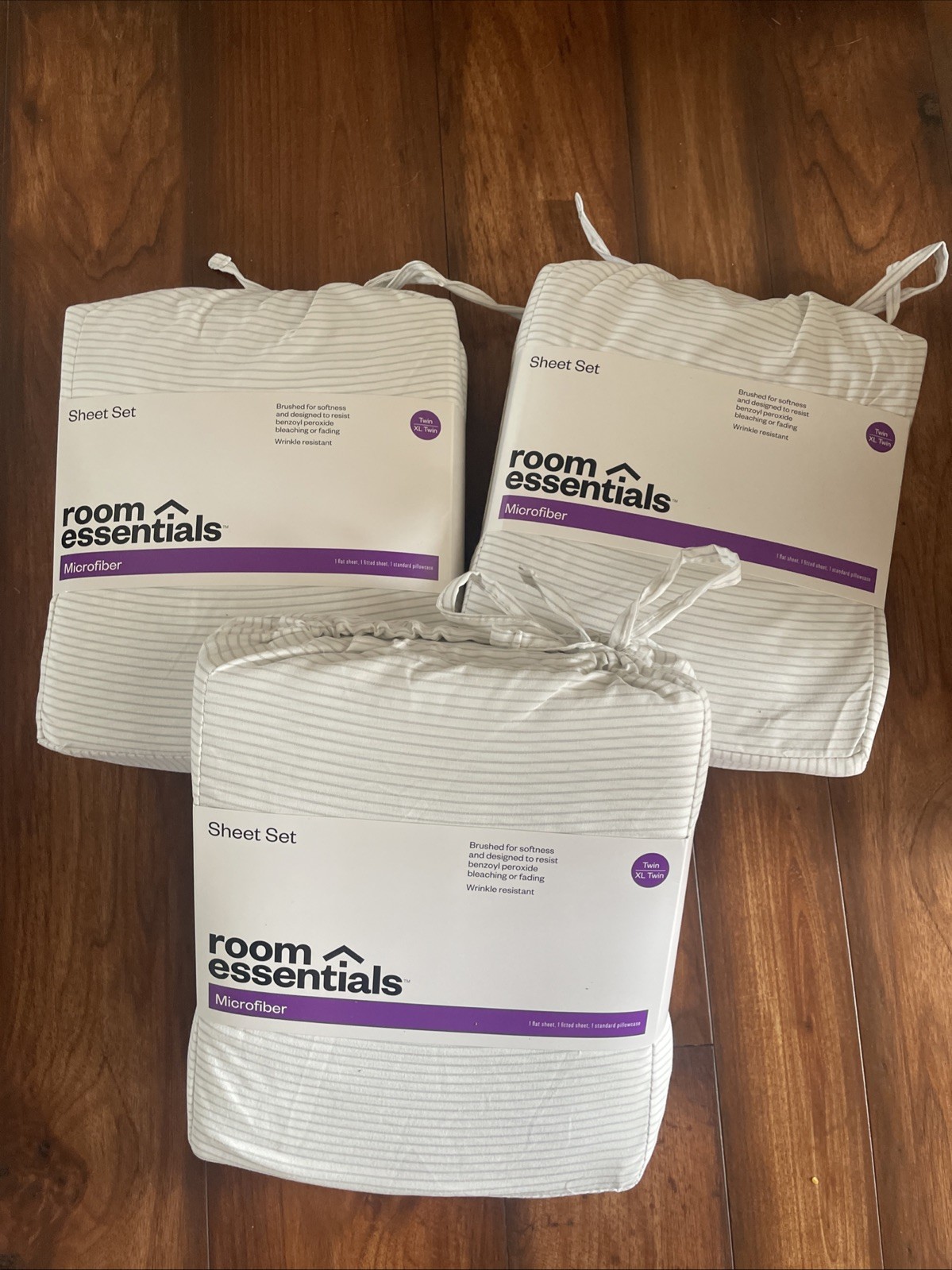 Room Essentials Twin/Twin XL Sheets 3-Pc Set Microfiber White/gary Lots Of 3 gallery
