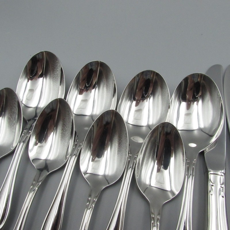Oneida Community USA Stainless CHATELAINE Service for Four / 20 Piece Set - Used gallery