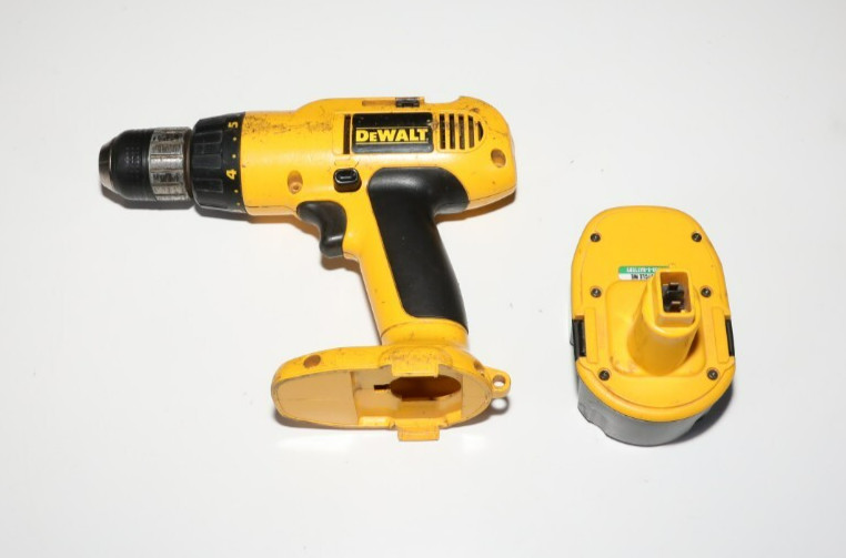 DeWalt DW991K2 Cordless Drill Case, Tool, Charger And Battery gallery