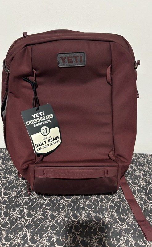 YETI Crossroads Backpack 22L wild vine red/dark gray