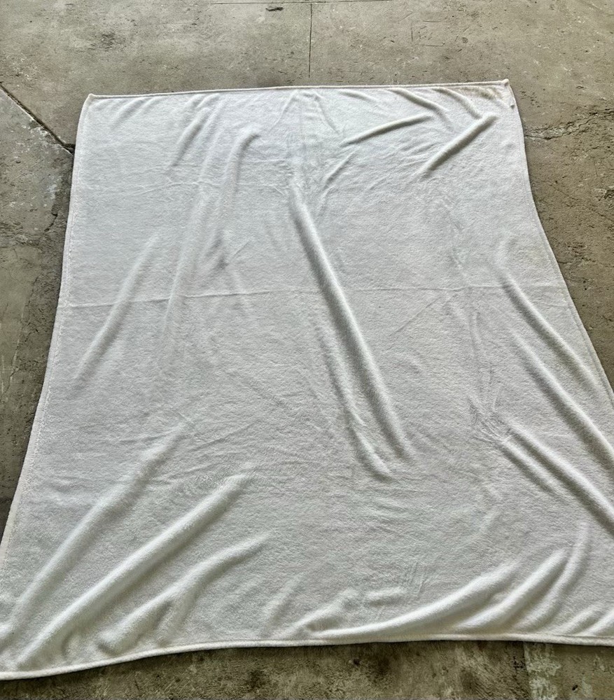 White Solid Color Blanket, Rectangular Shape, No Closure, Solid Pattern Throw