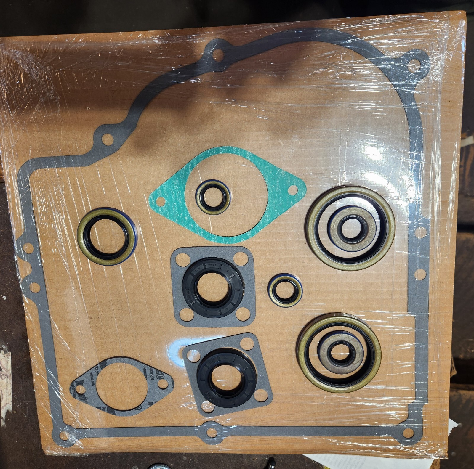 800/8000 Gravely Rider Transmission Gasket & Seal Kit gallery
