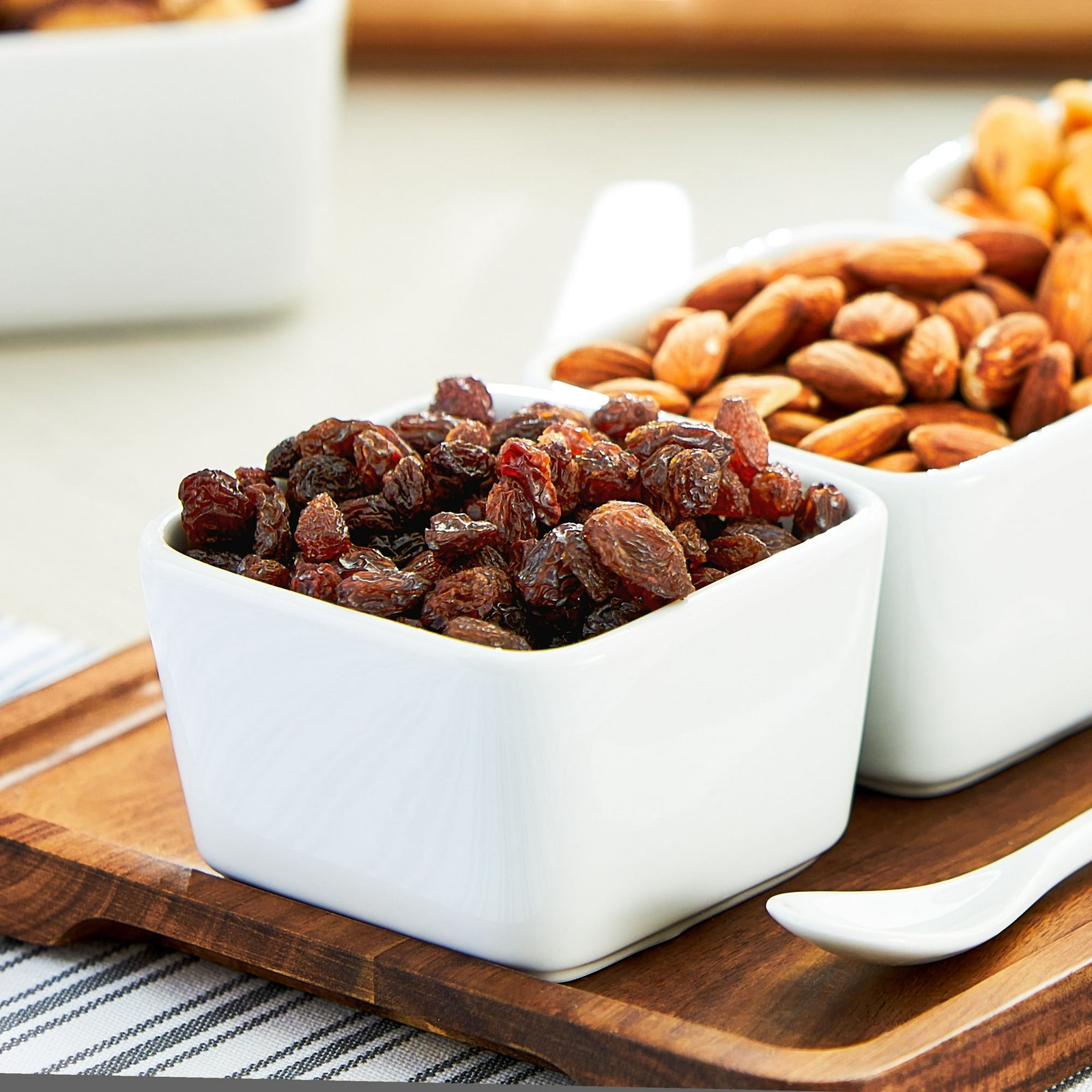 (2 pack) Great Value Sun-Dried Raisins Canister, 20 oz (1lb 4oz) 567g gallery