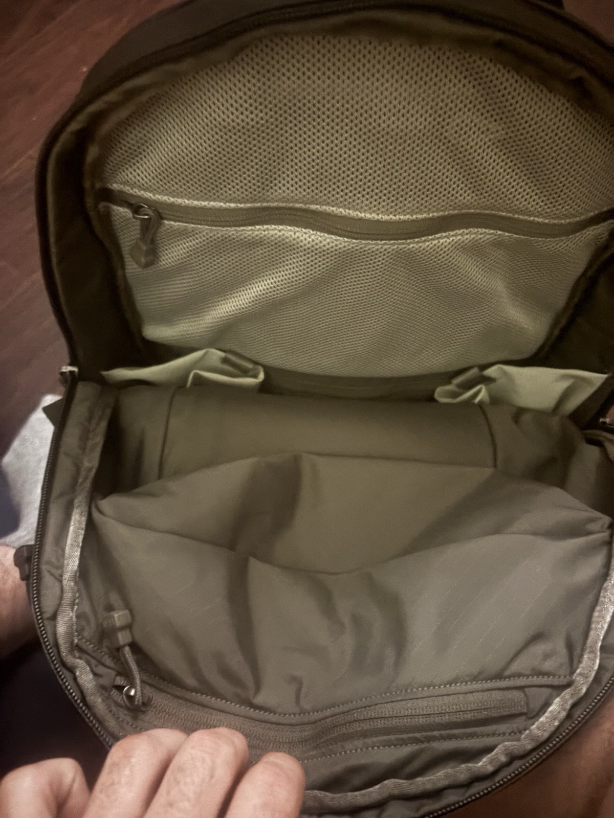 Yeti Crossroads 27L Black Backpack 2