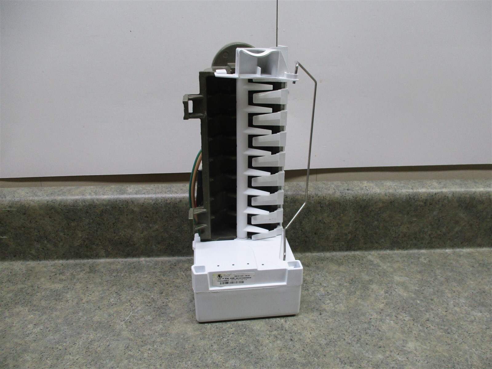 JENN-AIR REFRIGERATOR ICE MAKER WHITE PART # W10190965 gallery