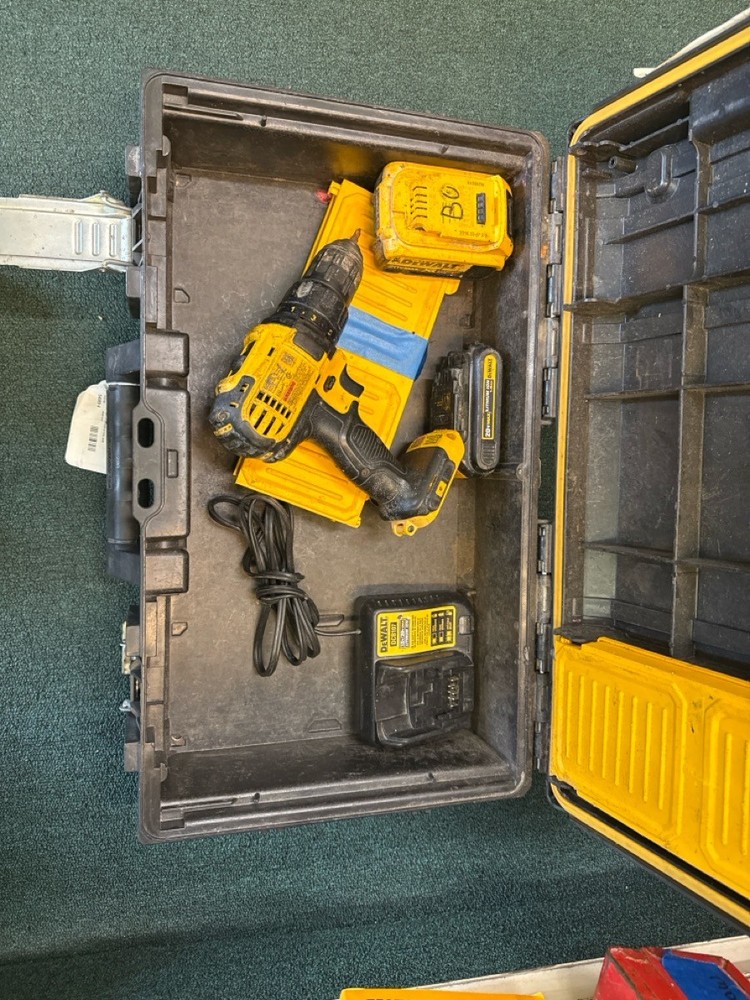 DRILL TOOLS-HAND DELWALT DCD780, #DB63CDF; DRILL W/ 3 BATTERY, 2 CHARG (54089-4)