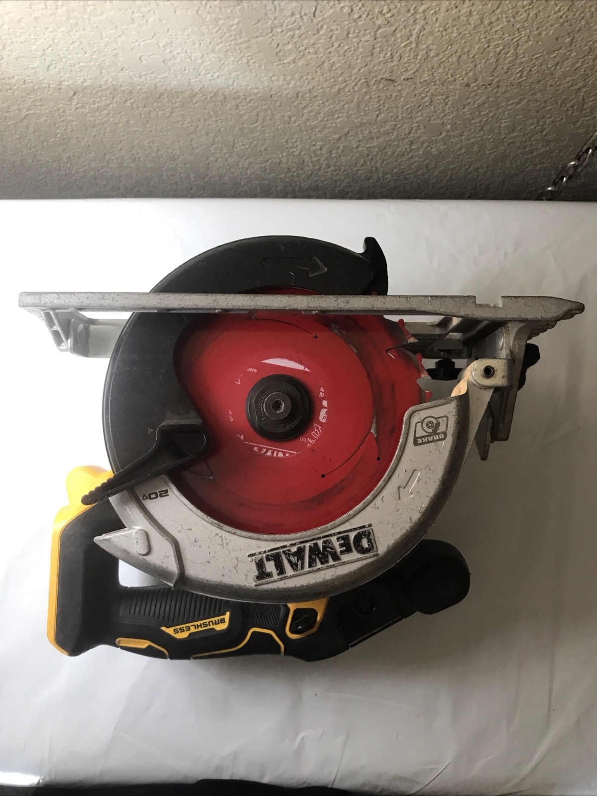 DEWALT 20V MAX Circular Saw, 6-1/2-Inch Blade, 460 MWO Engine, 0-50 Degree Bevel gallery