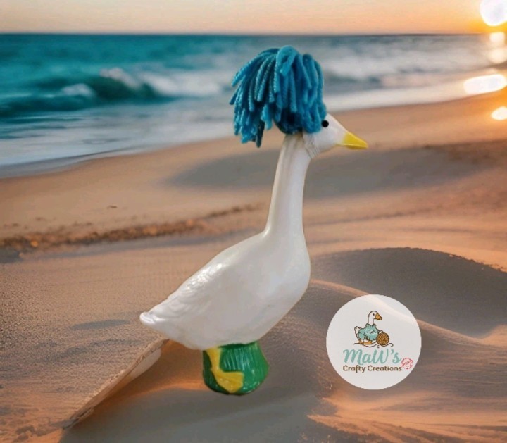 Desk Goose 7-9 Inch Green Gecko Colored Messy Bun Wig gallery