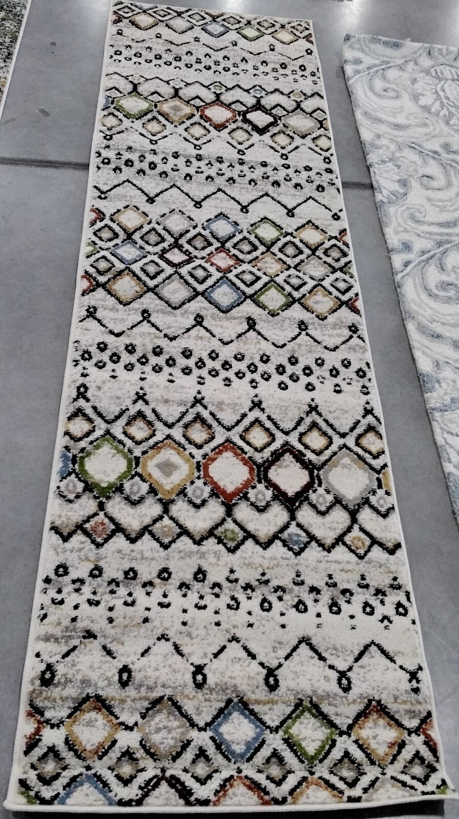 IVORY / MULTI 2'-3" x 8'-0" Flaw in Rug, Reduced Price 1172764790 AMS108K-28 gallery