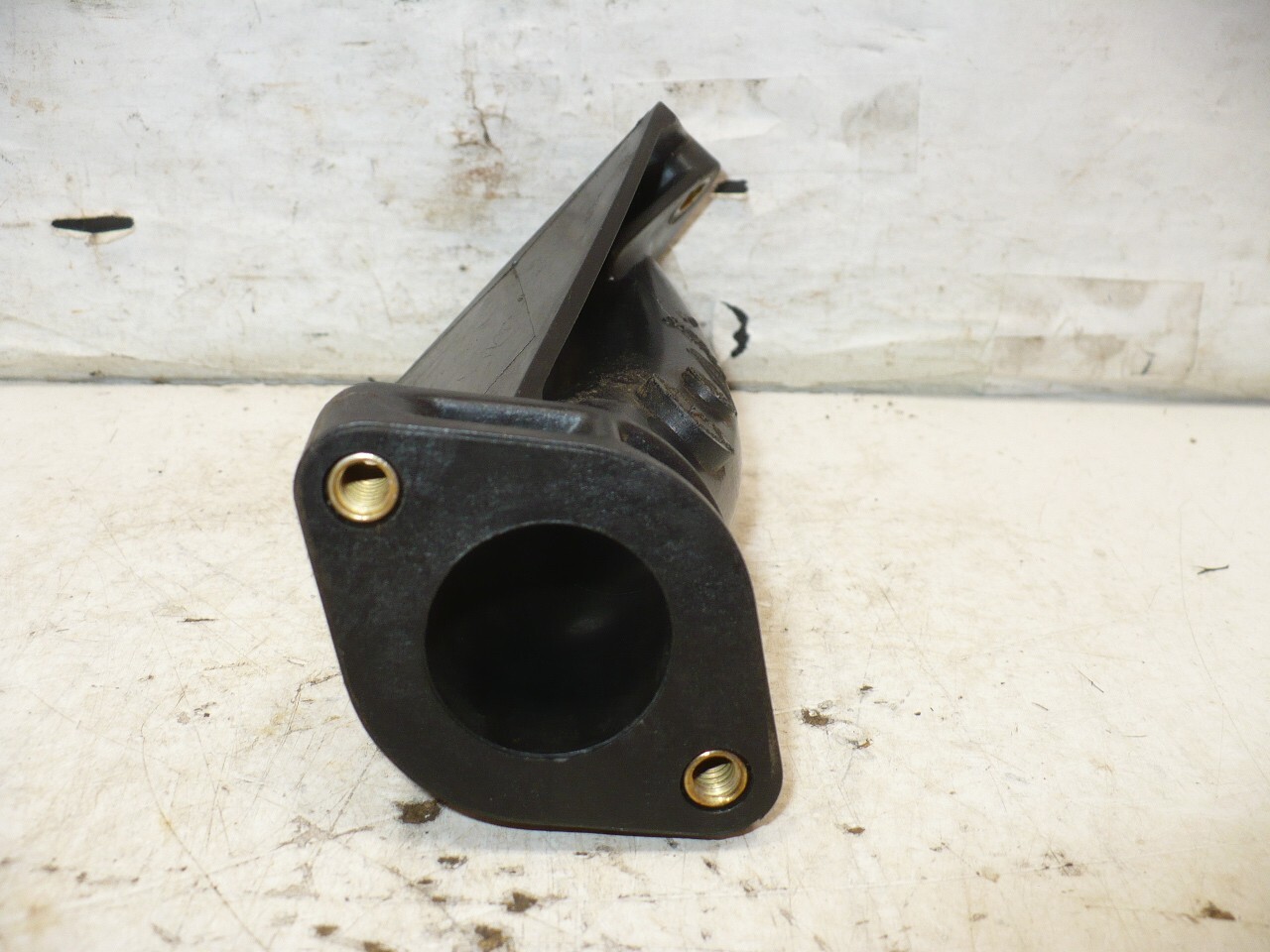 BRIGGS AND STRATTON ENGINE 31P677 0125 G5 INTAKE MANIFOLD IN USED CONDITION gallery