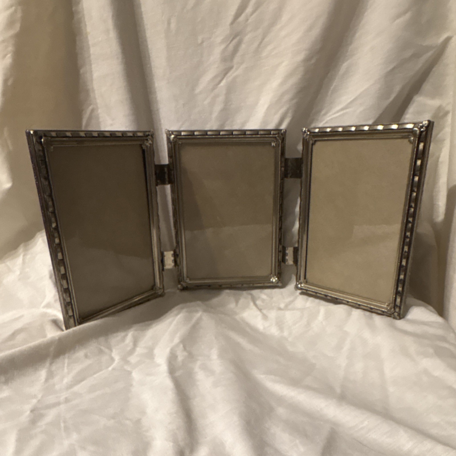 Ornate Silver Metal Tri-Fold Rectangle Picture Frame Vintage Less Than 12in gallery