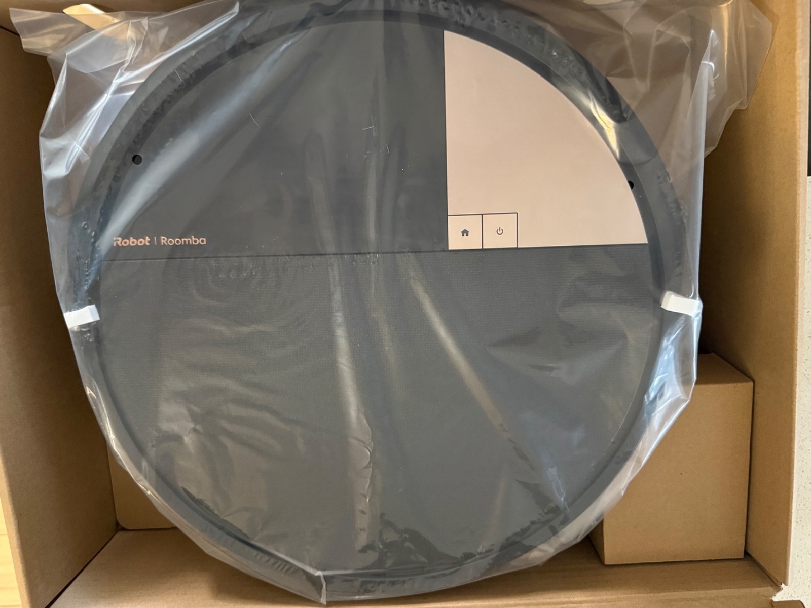 iRobot Roomba Max 705 Combo Robot Vacuum & Mop + AutoWash Dock NEW Open Box gallery