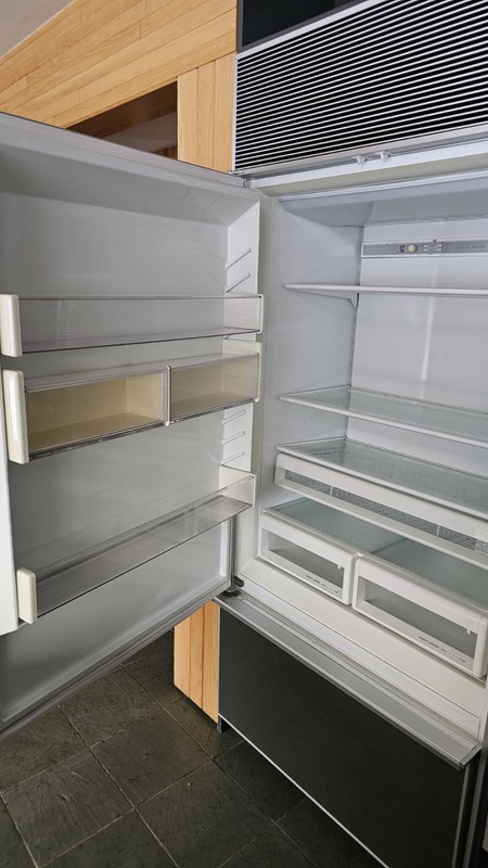 SUB-ZERO 36" REFRIGERATOR/FREEZER DRAWER BELOW gallery