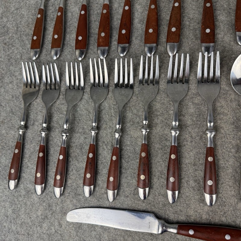 Williams Sonoma Cafe Bois Stainless Flatware Brown Woodgrain Bistro 40 Pc Set gallery