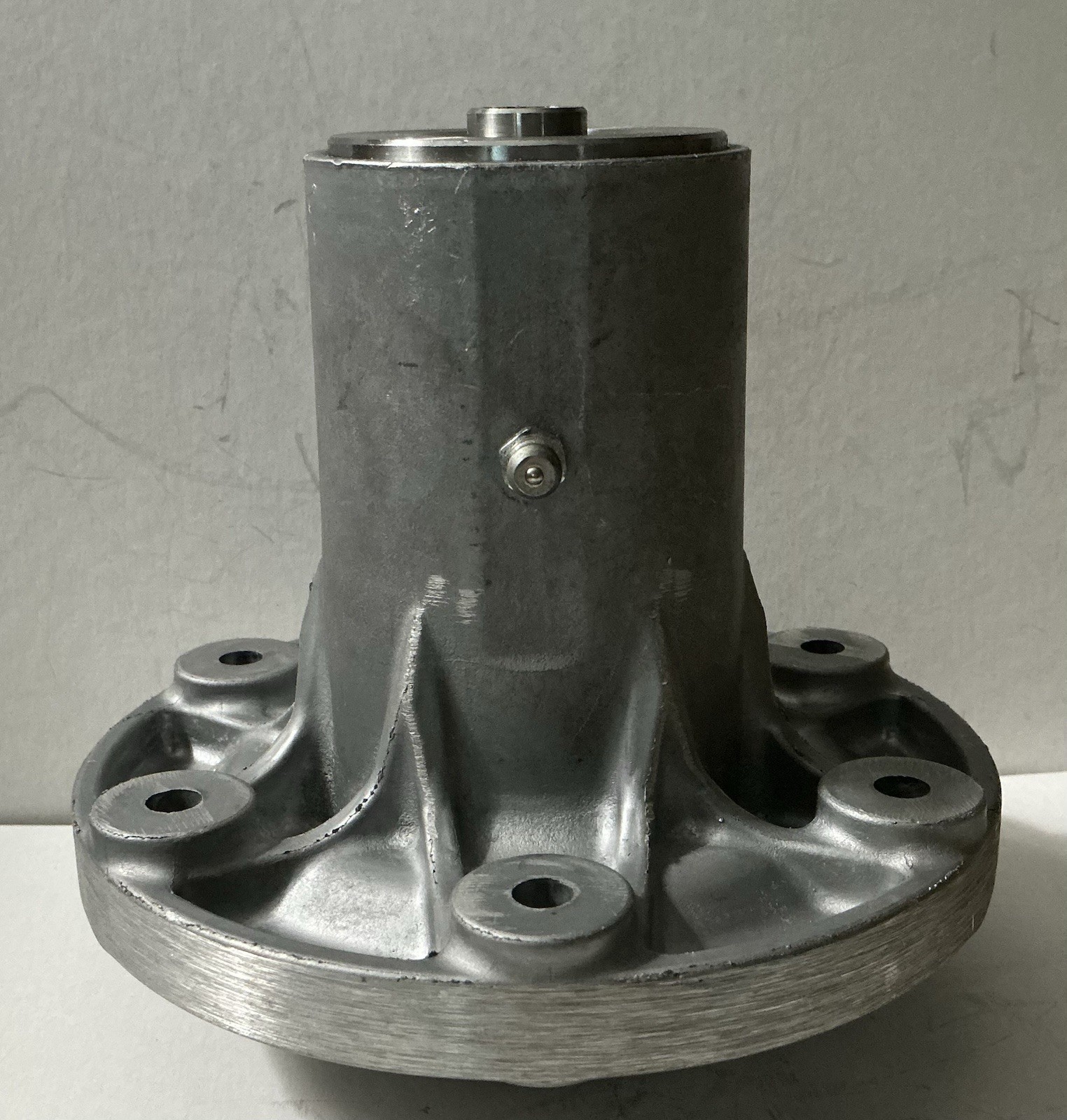 Genuine OEM Briggs and Stratton 84003174 Arbor Assembly gallery